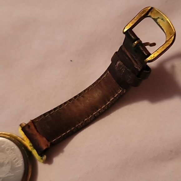 Very Vintage‎ Fossil Women\'s Watch Needs TLC But Still Works Great Project main image 8